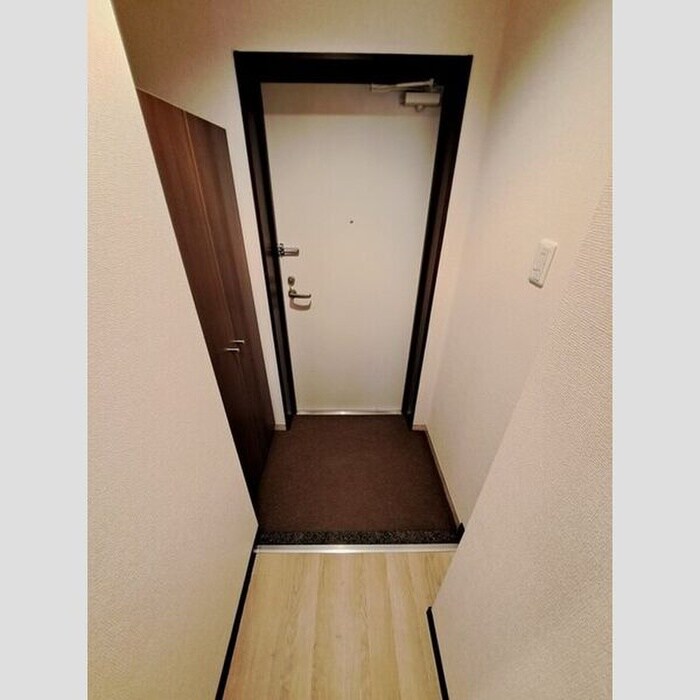 物件内観写真16　(玄関)