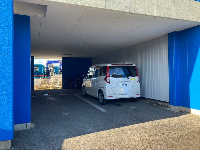 物件外観写真5　(駐車場)