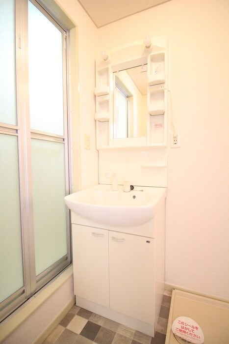 物件内観写真12　(洗濯機置場)