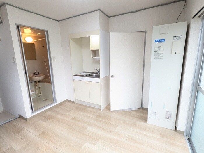 物件内観写真8　(居室)