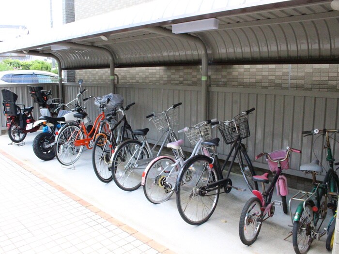 物件外観写真4　(駐輪場)