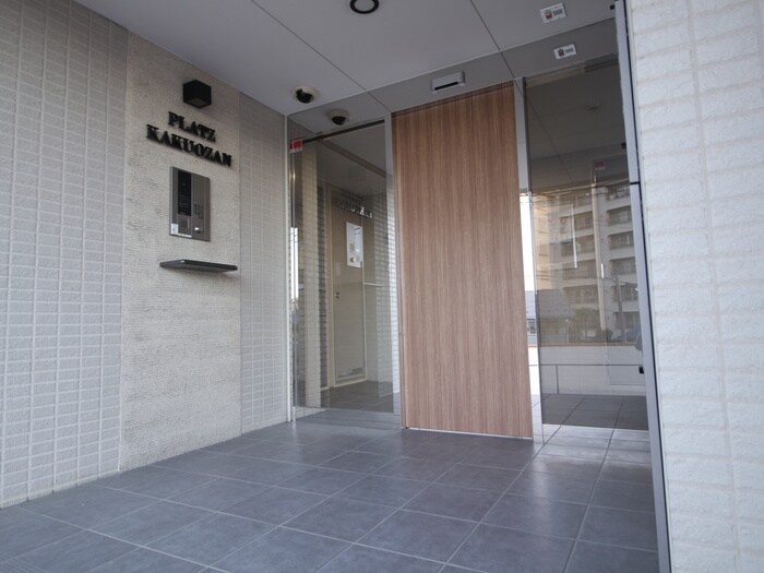 物件外観写真2　(エントランス部分)