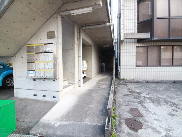 物件外観写真5　(エントランス部分)