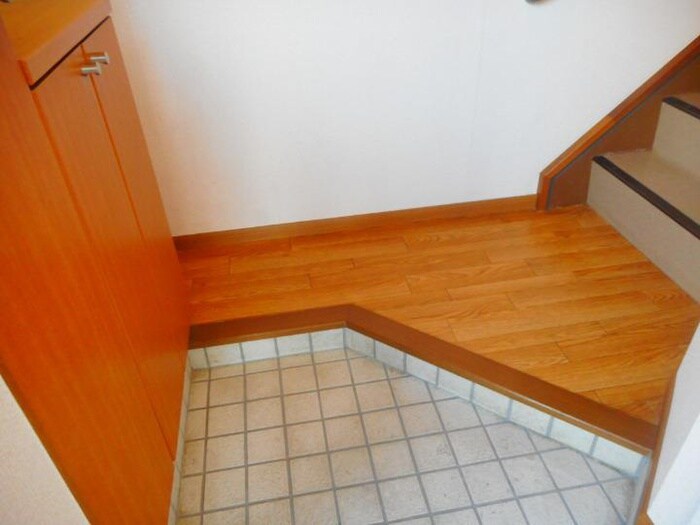 物件内観写真11　(玄関)