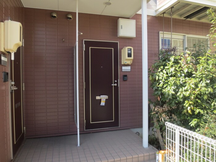 物件外観写真4　(エントランス部分)