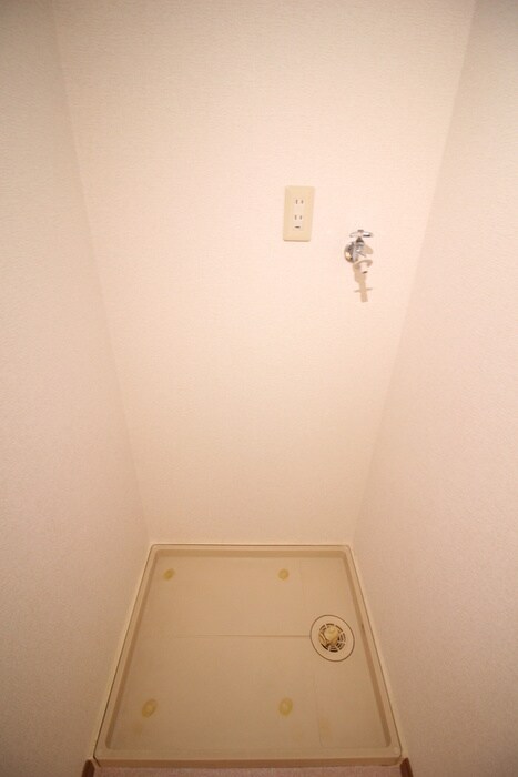 物件内観写真14　(洗濯機置場)