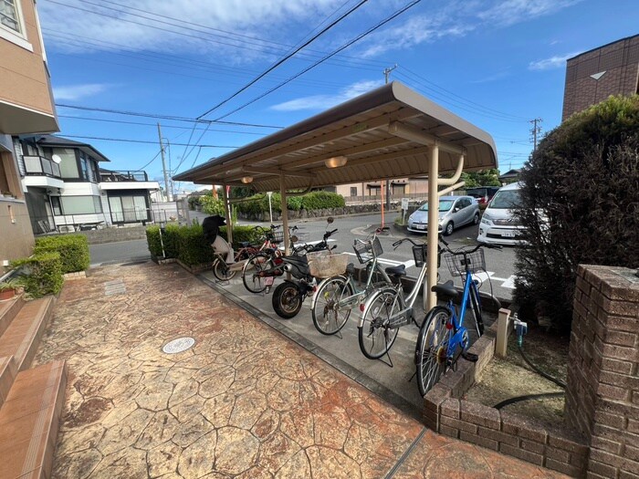 物件外観写真5　(駐輪場)
