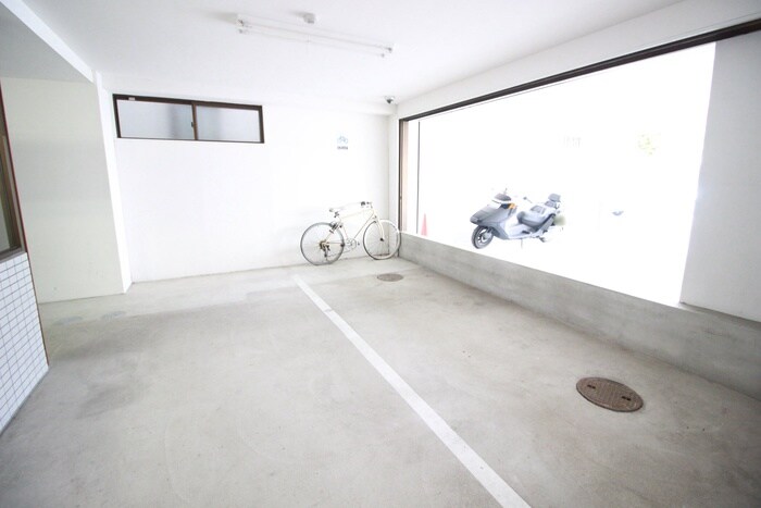 物件外観写真4　(駐車場)