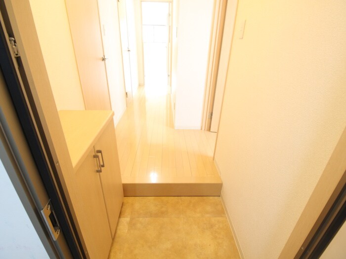 物件内観写真13　(玄関)
