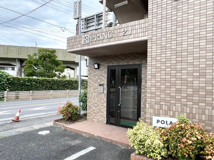 物件外観写真3　(エントランス部分)