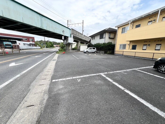 物件外観写真6　(駐車場)