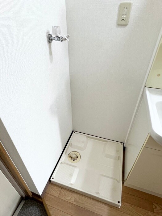 物件内観写真18　(洗濯機置場)