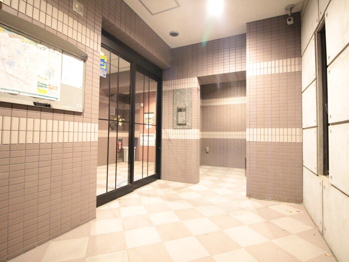 物件外観写真3　(エントランス部分)