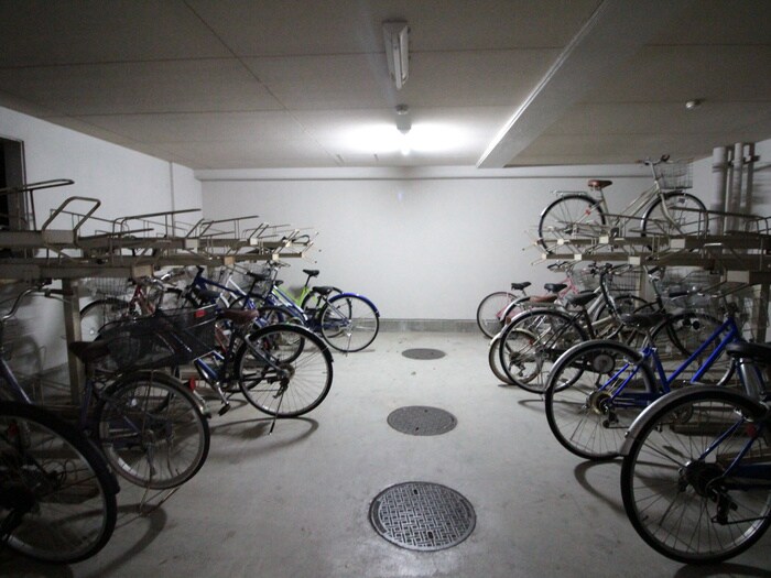 物件外観写真6　(駐輪場)