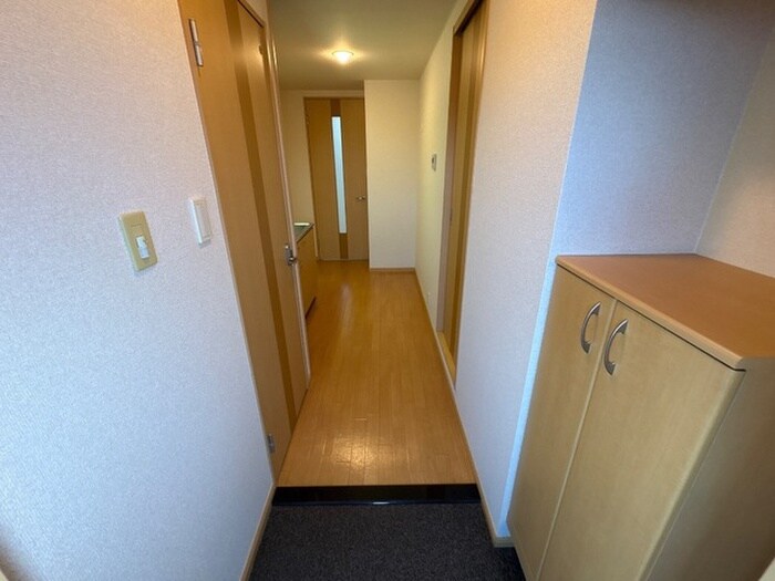 物件内観写真10　(玄関)
