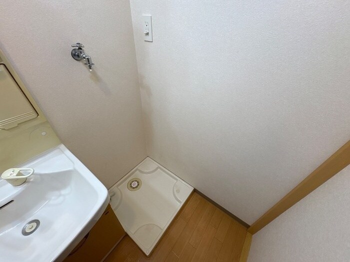 物件内観写真13　(洗濯機置場)