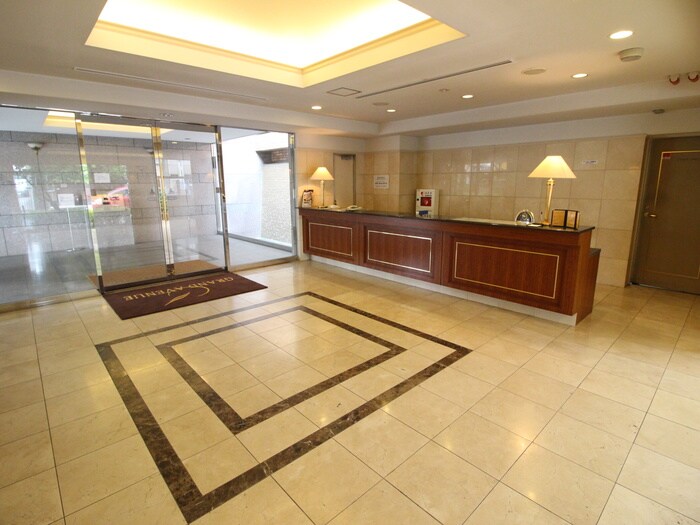 物件外観写真3　(エントランス部分)