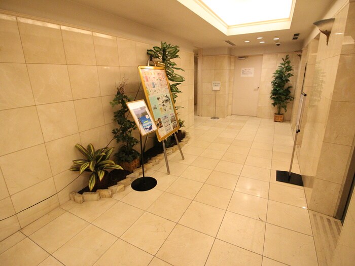 物件外観写真4　(エントランス部分)