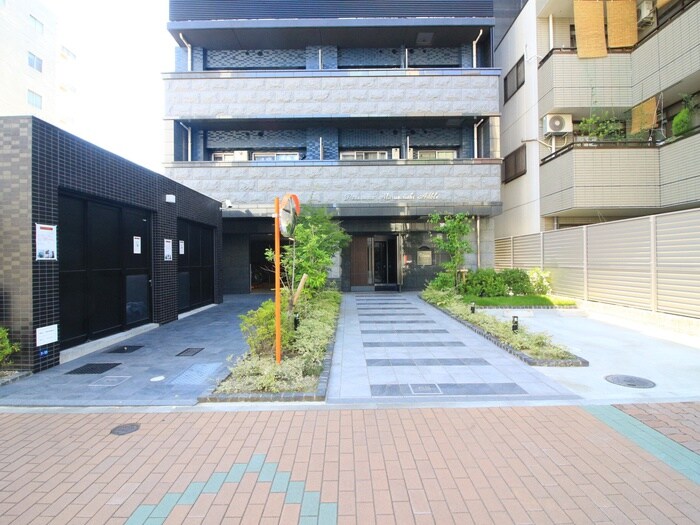 物件外観写真2　(エントランス部分)