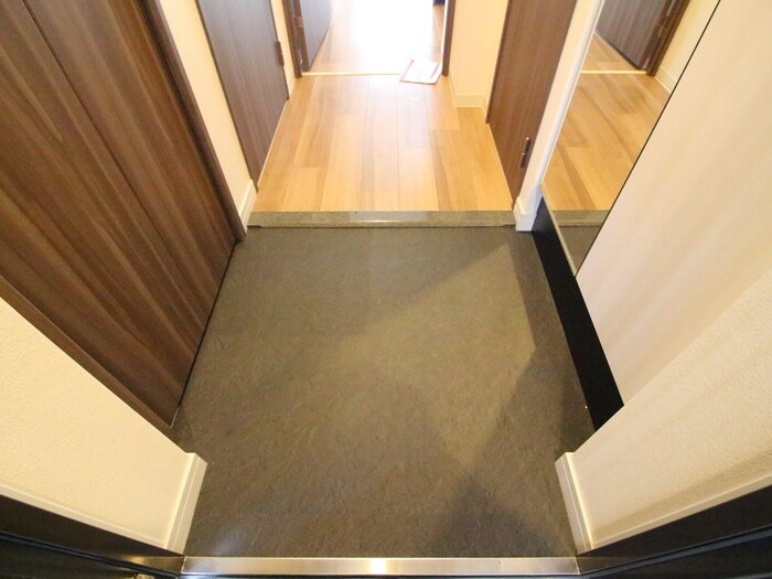 物件内観写真17　(玄関)