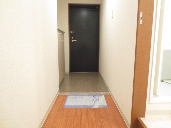 物件内観写真18　(玄関)