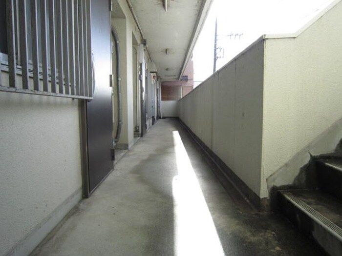 物件外観写真6　(エントランス部分)