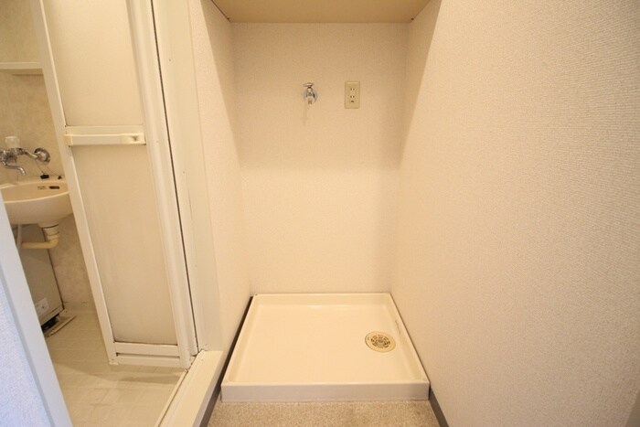 物件内観写真11　(洗濯機置場)