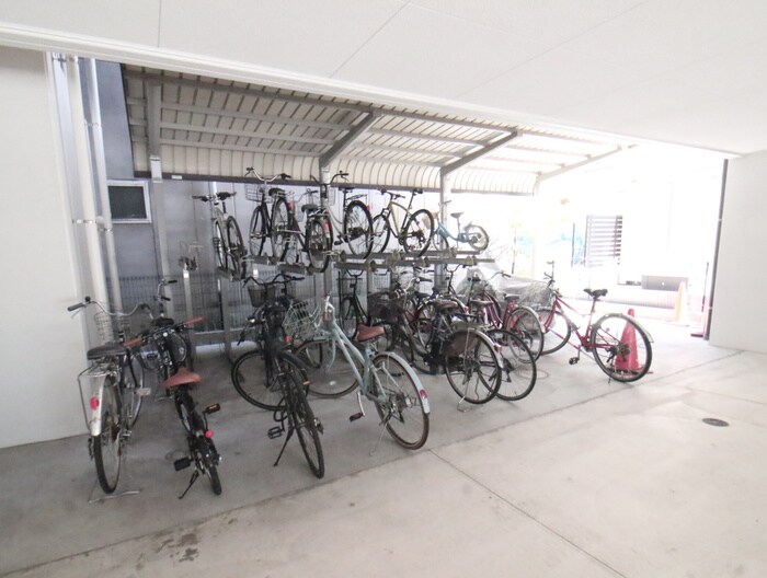 物件外観写真5　(駐輪場)