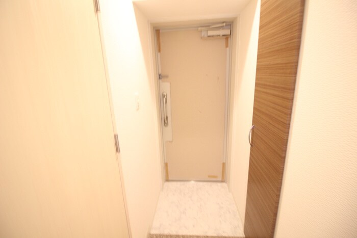 物件内観写真17　(玄関)