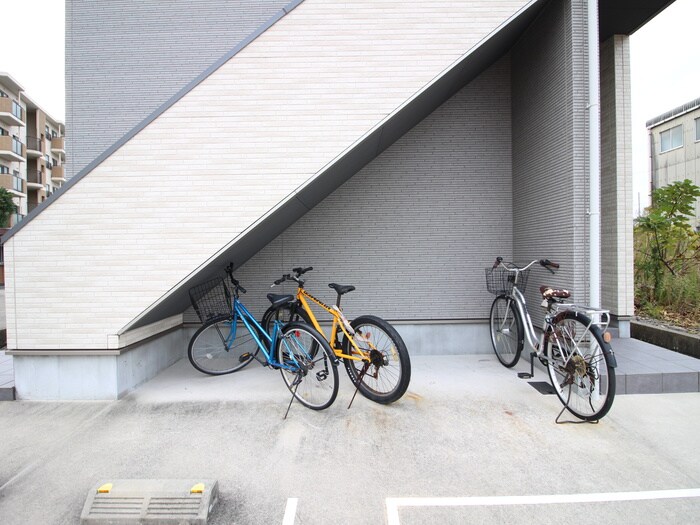 物件外観写真6　(駐輪場)