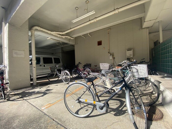 物件外観写真5　(駐輪場)