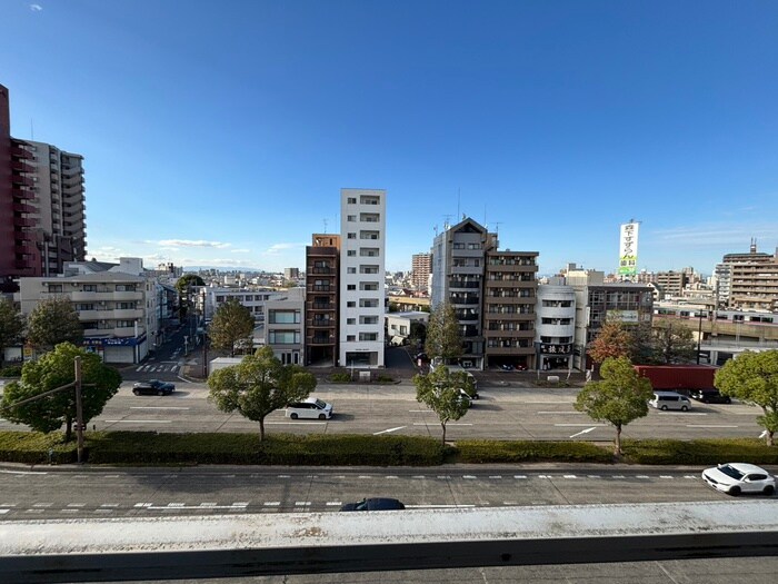 物件内観写真11　(室内からの展望)