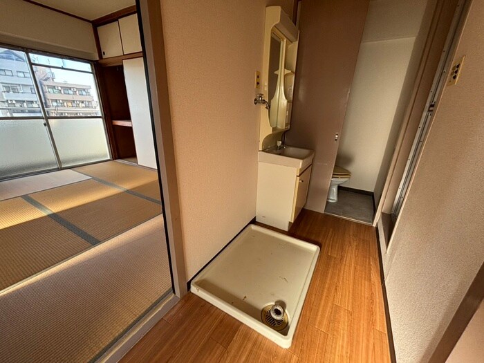 物件内観写真13　(洗濯機置場)