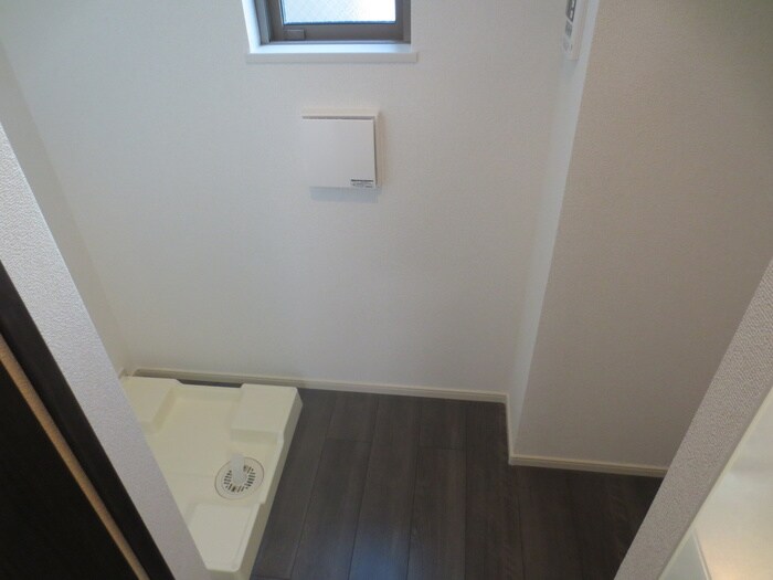 物件内観写真10　(洗濯機置場)