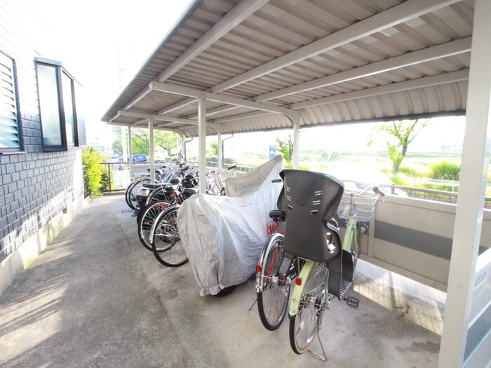 物件外観写真5　(駐輪場)