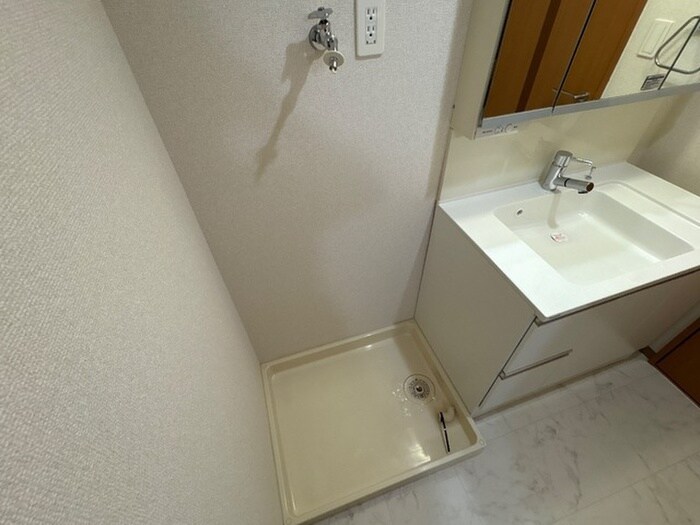 物件内観写真12　(洗濯機置場)