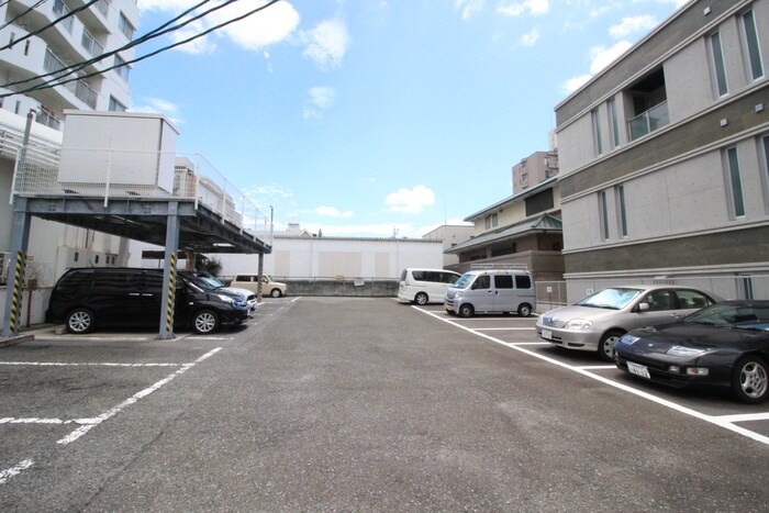 物件外観写真6　(駐車場)