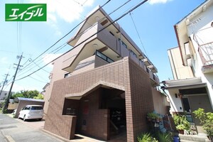 シャルマン赤坪外観写真