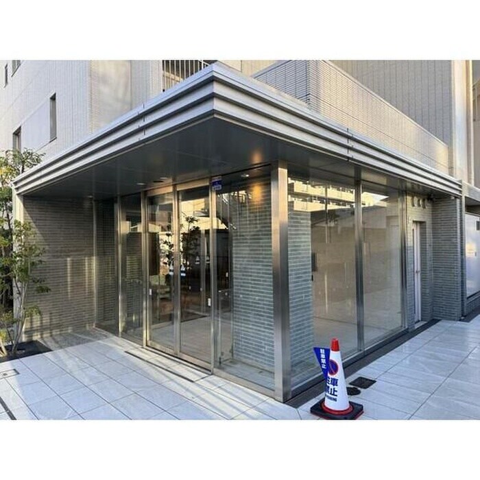 物件外観写真2　(エントランス部分)