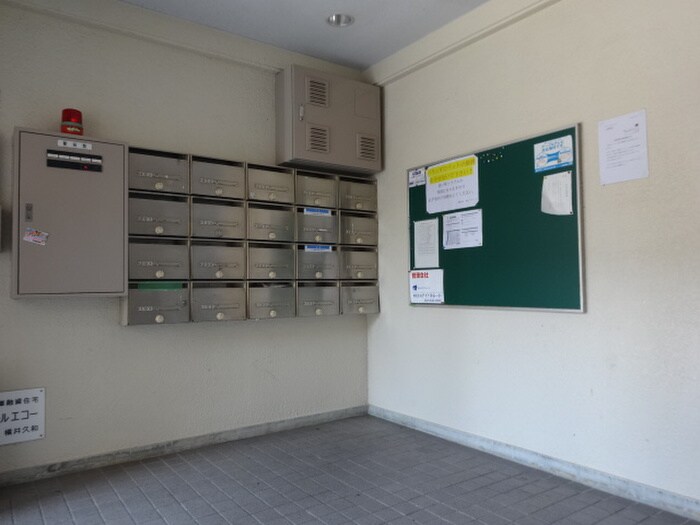 物件外観写真3　(エントランス部分)