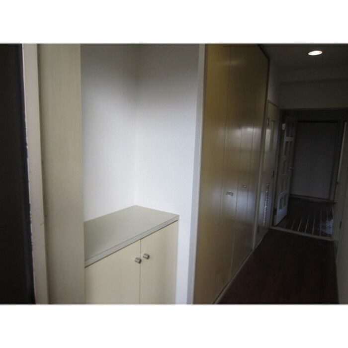 物件内観写真16　(玄関)