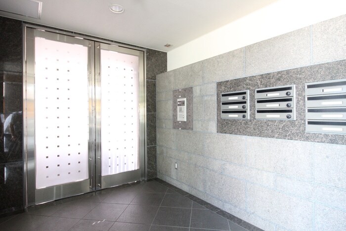 物件外観写真4　(エントランス部分)