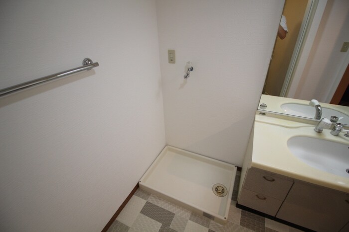 物件内観写真15　(洗濯機置場)