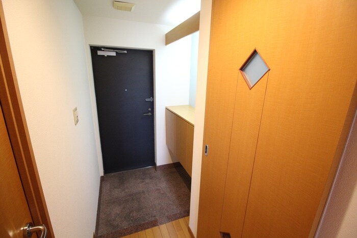 物件内観写真18　(玄関)