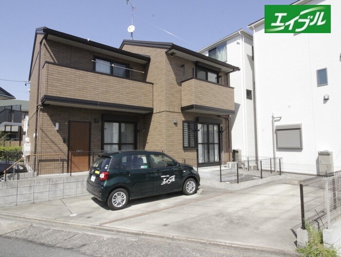 物件外観写真2　(駐車場)