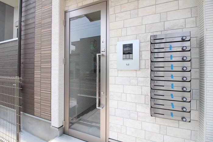 物件外観写真4　(エントランス部分)