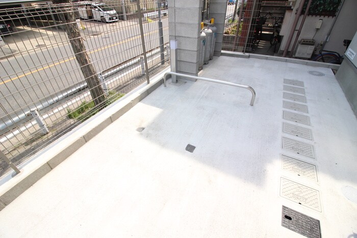 物件外観写真5　(駐輪場)