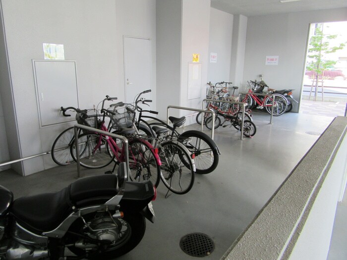 物件外観写真2　(駐輪場)