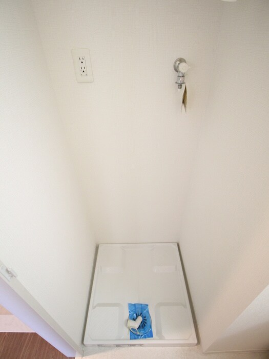 物件内観写真12　(洗濯機置場)