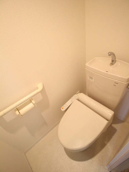 物件内観写真14　(トイレ)